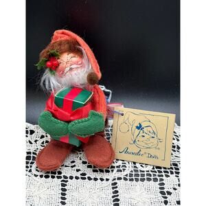 Annalee 5" Old World Santa Claus Ornament Holding Christmas Package Vintage 1994